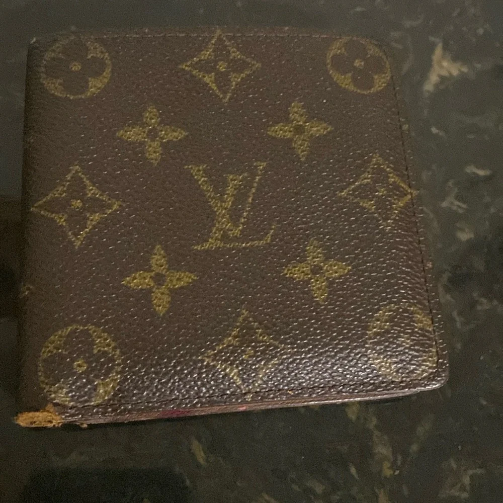 Authentic Louis Vuitton vintage wallet, monogram Needs love on inside (inside)